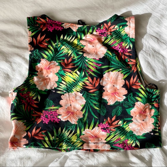 Hawaiian Floral Crop Top - Picture 2 of 3